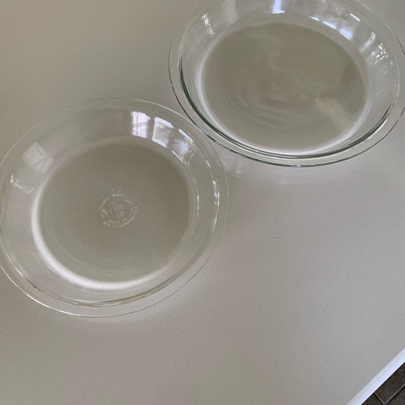PYREX (2) vintage pie pans 9 inch & 7.5 inch - Picture 4 of 8